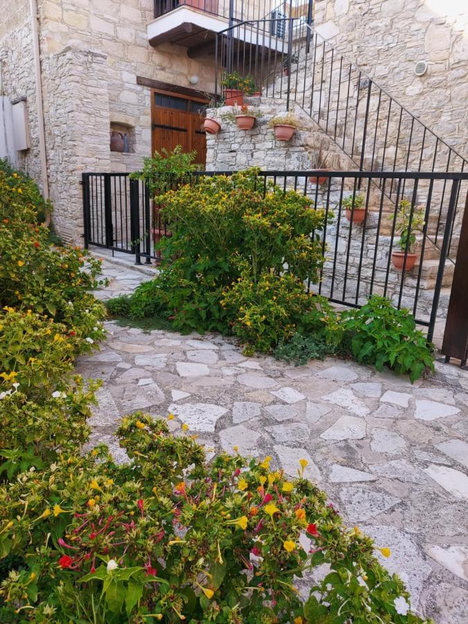 Hostal John' S House In Omodos Limassol Exterior foto